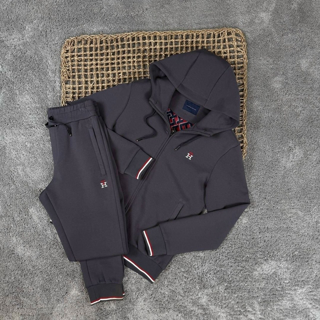 спортивный костюм armani,спортивный костюм emporio armani,спортивный костюм армани мужской еа7 с капюшоном,спортивный костюм эмпорио армани мужской,спортивный костюм армани