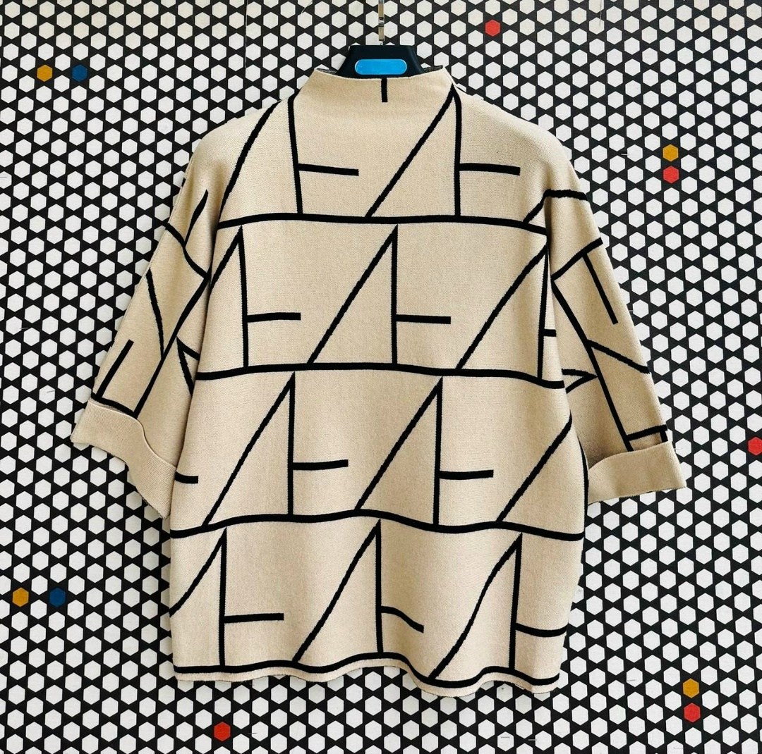 джемпер,пальто модное,джемпер с логотипом,свитер