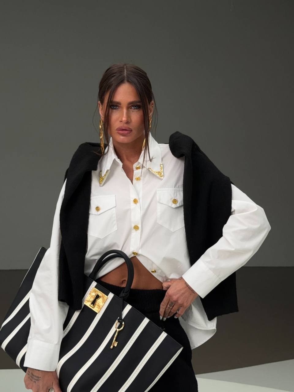 белая женская рубашка,рубашка женская,украшение на рубашку,рубашка модная,рубашка белая