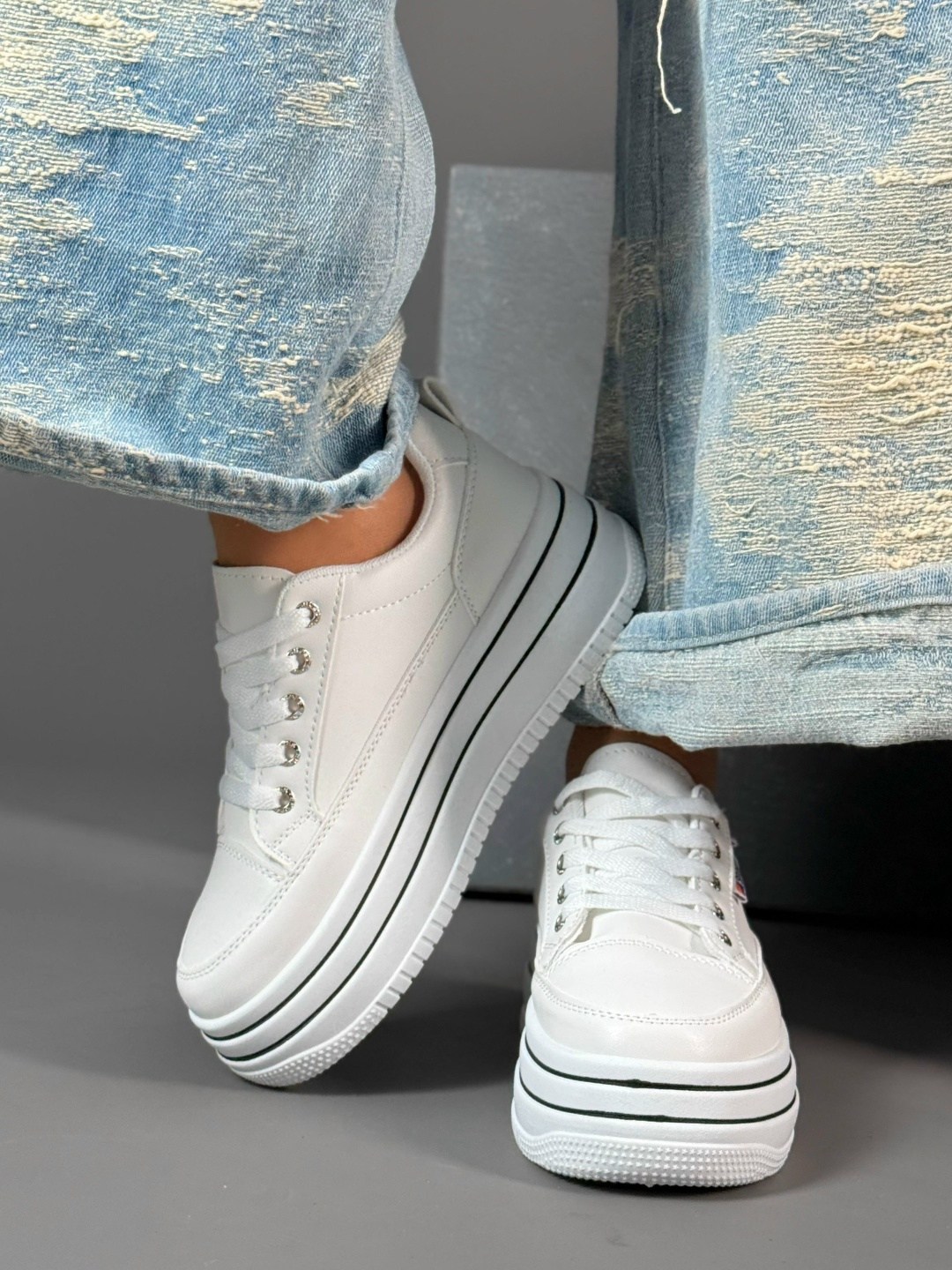 кроссовки женские модные на высокой подошве белые,кроссовки женские,женские кроссовки на платформе,кроссовки светлые женские белые с высокой подошвой,белые кроссовки женские на высокой подошве