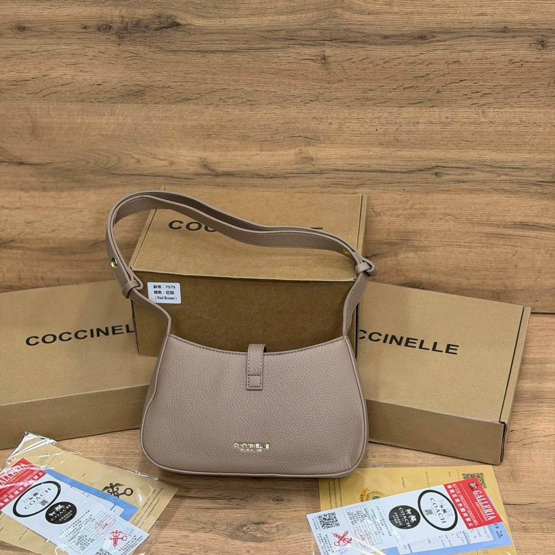 сумка coccinelle,женская сумка coccinelle,сумка кожаная coccinelle beat,coccinelle сумка на плечо кросс-боди beat soft,сумка от бренда coccinielle