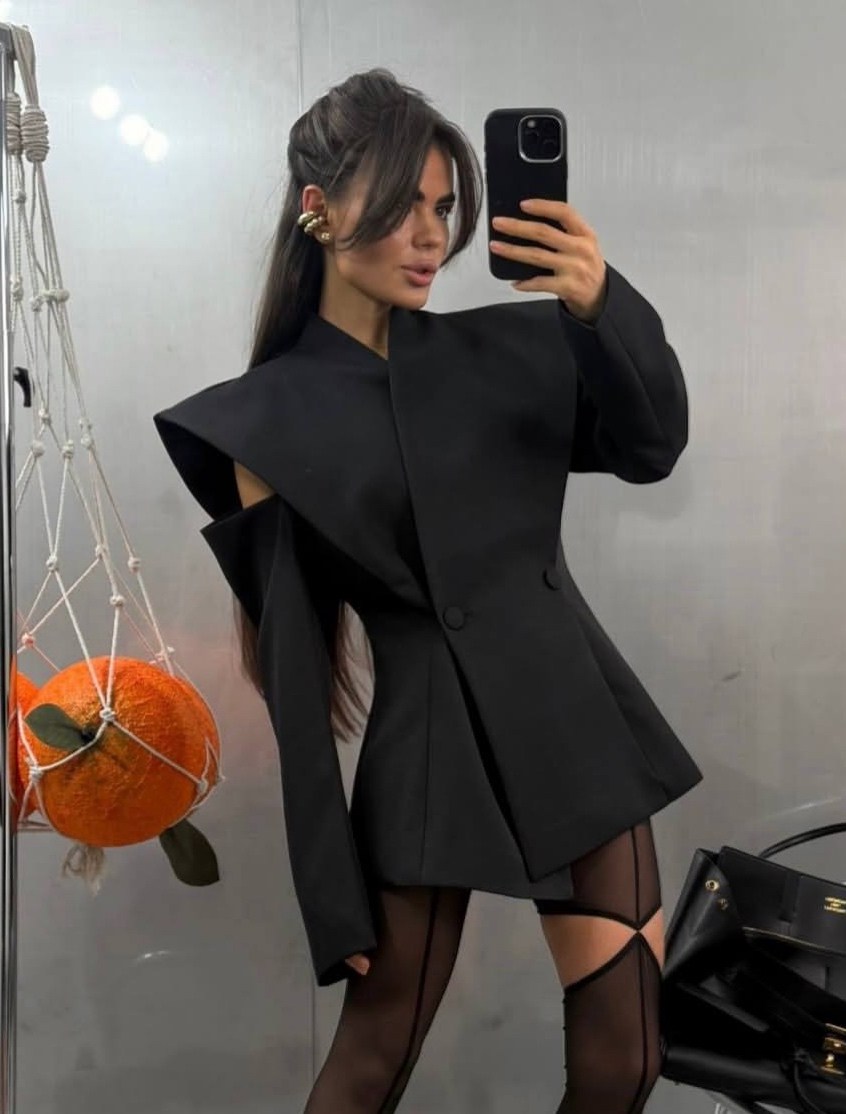 стильные наряды,жакет с архитектурными плечами,высокая мода,женский пиджак с длинным рукавом