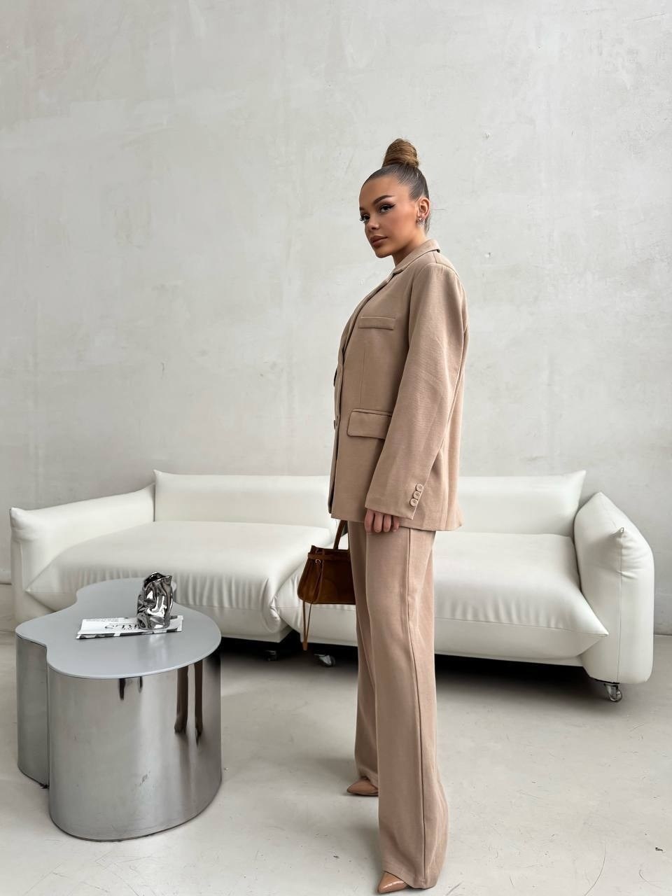 костюм брючный,женский брючный костюм,брючный костюм pirs 4010 бежевый,бежевый брючный костюм,костюм брючный фантазия мод