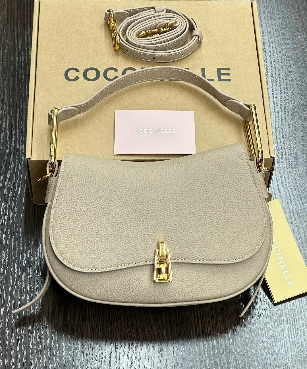 сумка coccinelle,женская сумка coccinelle,кожаные сумки coccinelle,сумка coccinelle кроссбоди,сумка на плечо coccinelle