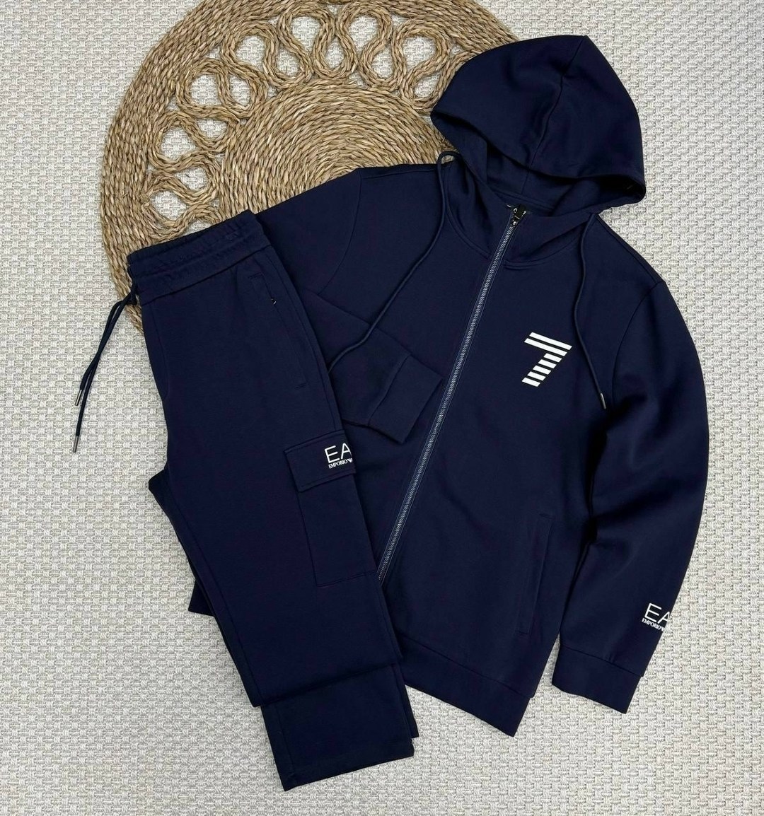 спортивный костюм armani,спортивный костюм emporio armani,спортивный костюм армани мужской еа7,спортивный костюм армани мужской еа7 с капюшоном,спортивный костюм армани