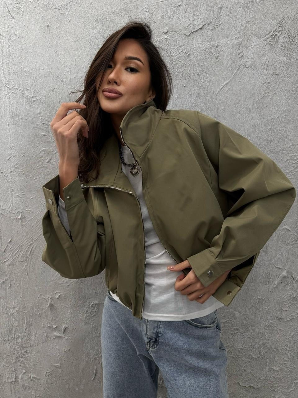 бомбер утепленный с капюшоном оверсайз sondi,куртка оверсайз,женская куртка бомбер,куртка женская оверсайз,укороченная куртка оверсайз