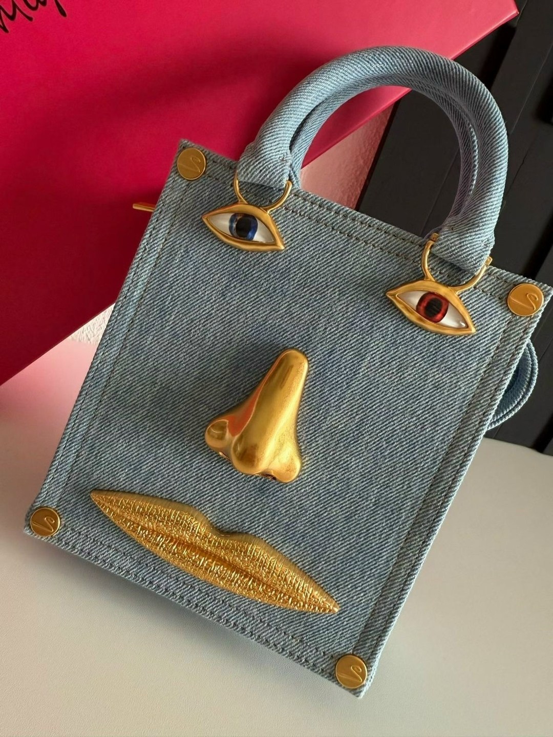 сумка-тоут schiaparelli,сумка schiaparelli,бархатная сумка для глаз schiaparelli premium sense demon,сумка,женская сумка schiaparelli