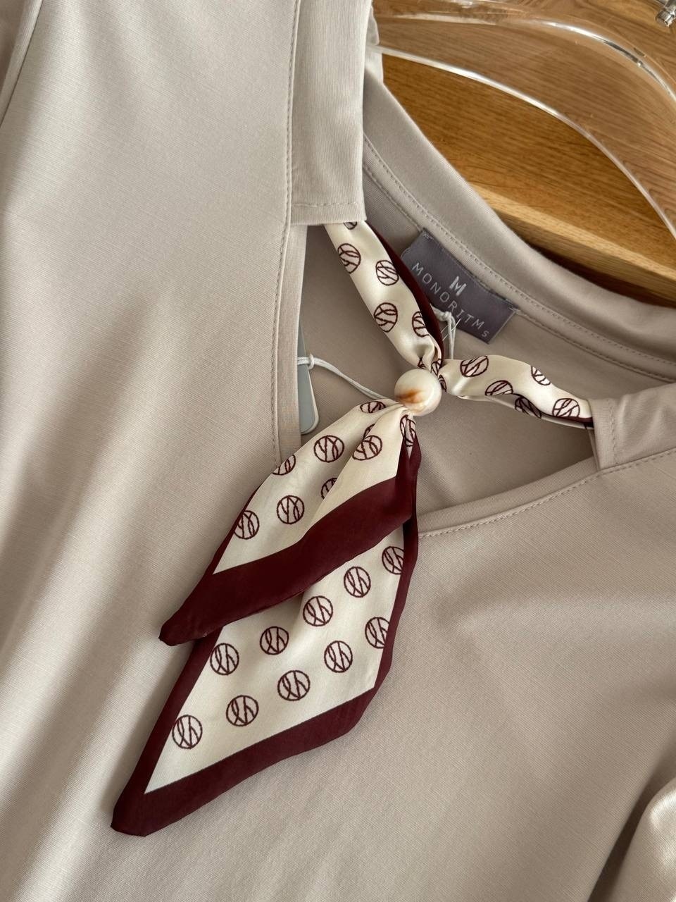 шелковый шарф,шарфы для женщин,шарф женский,женский шелковый шарф,шарф на шее