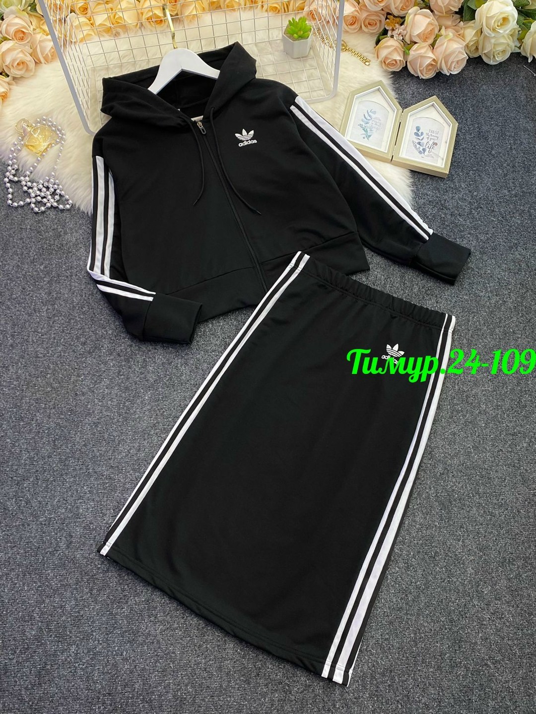 спортивный костюм adidas,костюм адидас женский черный с тремя белыми,спортивные костюм,спортивный костюм адидас,костюм адидас