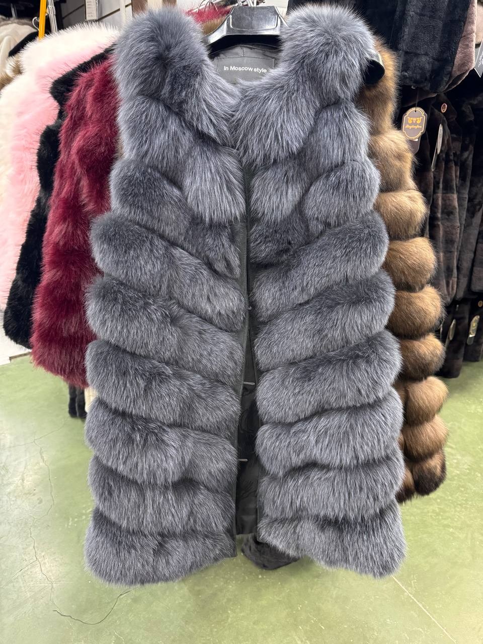 меховая жилетка,меховой жилет,женский жилет из натурального лисьего меха,жилет из песца,песцовая жилетка графит
