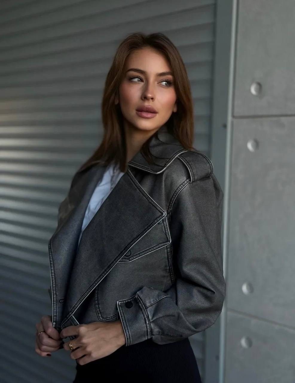 кожаная куртка косуха janna banana цвет серый,куртка косуха,кожаная куртка косуха,женская куртка косуха,косуха кожаная