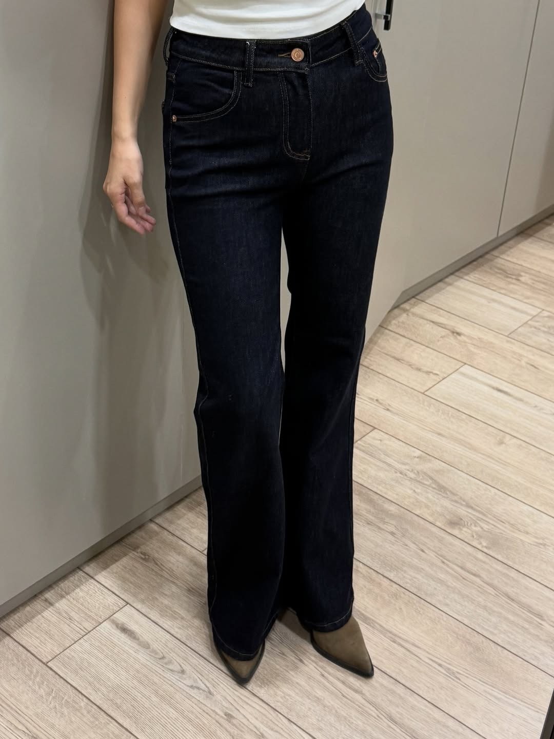 джинсы клеш,расклешенные джинсы,джинсы клеш piombo,джинсы клеш черные,женские джинсы клеш