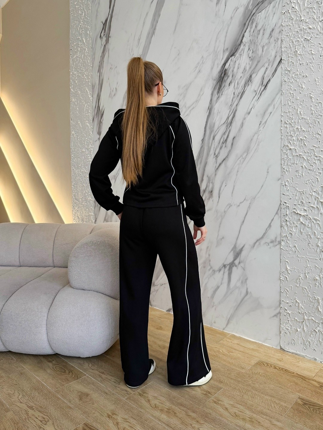 велюровый спортивный костюм,костюм велюровый,костюм спортивный женский,бархатный спортивный костюм женский,женский велюровый костюм с лампасами черный