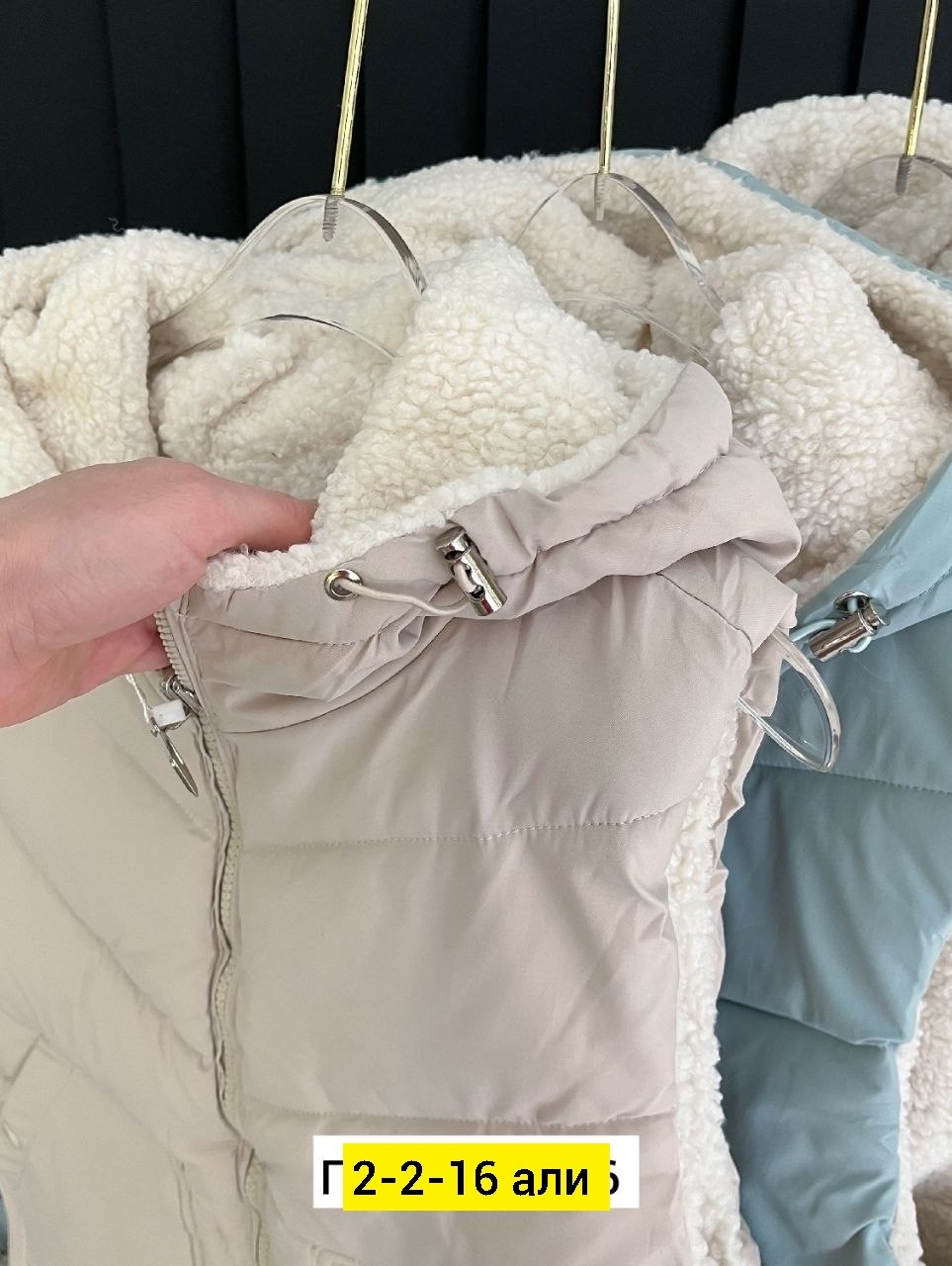 женская жилетка,жилет женский,жилетка женская теплая,жилет женский с капюшоном,жилетка женская утепленная