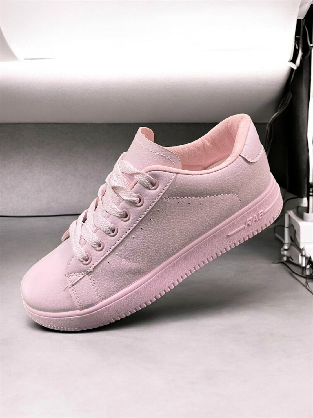 ,розовые кроссовки,женские кроссовки,пудровые кроссовки,кеды женски