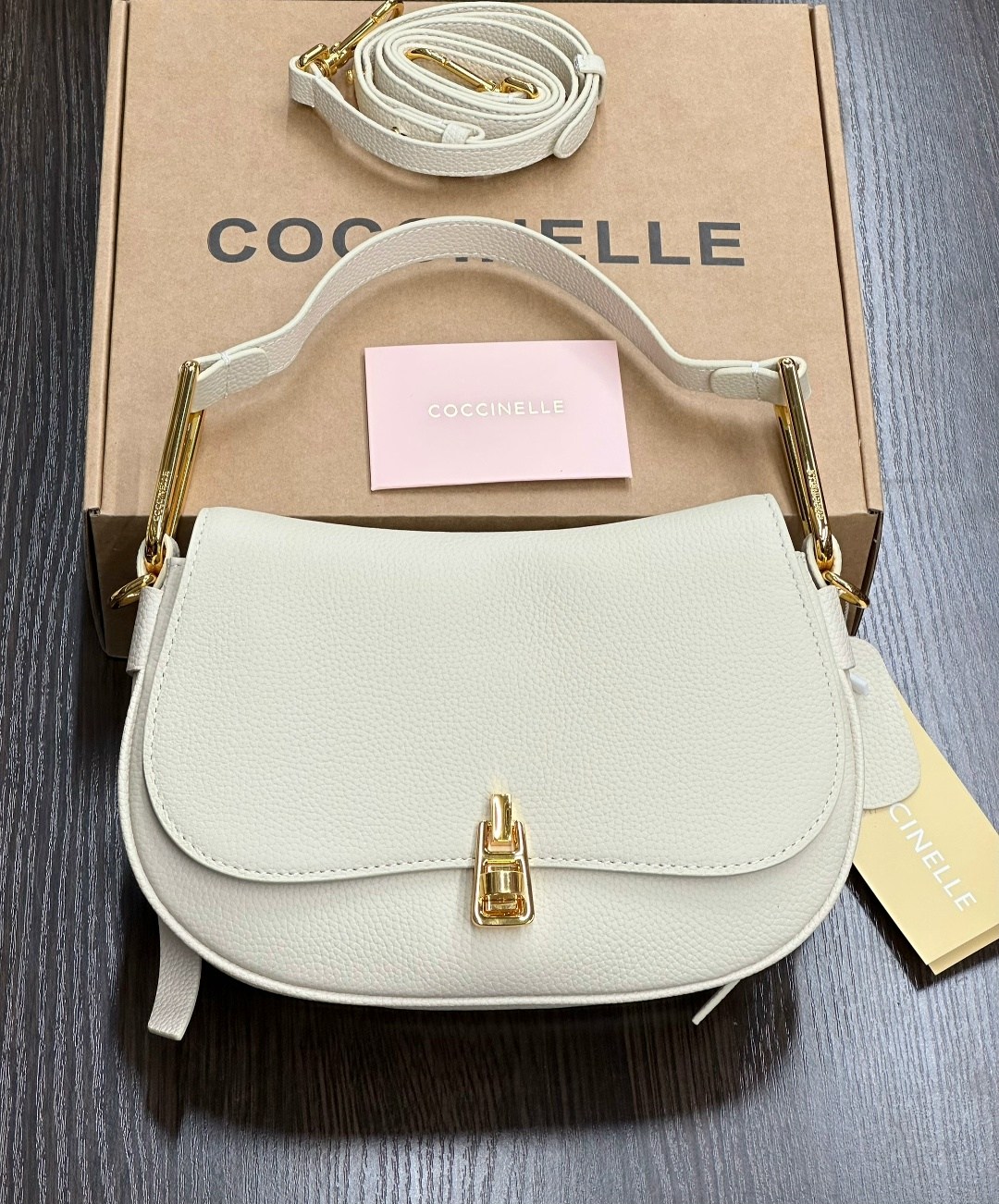 сумка coccinelle,женская сумка coccinelle,кожаные сумки coccinelle,сумка coccinelle кроссбоди,сумка на плечо coccinelle