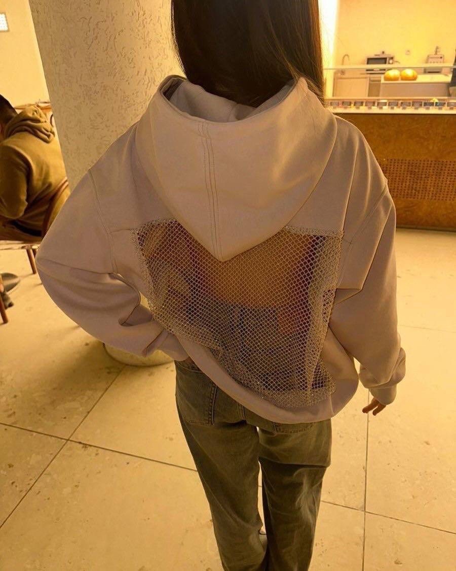 худи с открытой спиной со стразами сетка,худи с открытой спиной со стразами,худи с открытой спиной со стразами сетка у2к,кофта на плечах стразы