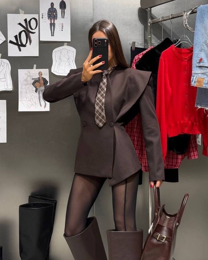 стильные наряды,жакет с архитектурными плечами,высокая мода,женский пиджак с длинным рукавом