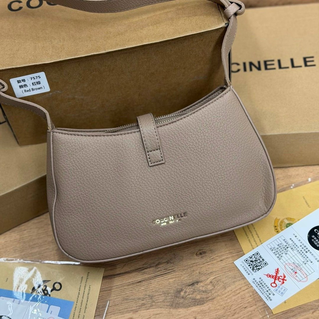 сумка coccinelle,женская сумка coccinelle,сумка кожаная coccinelle beat,coccinelle сумка на плечо кросс-боди beat soft,сумка от бренда coccinielle