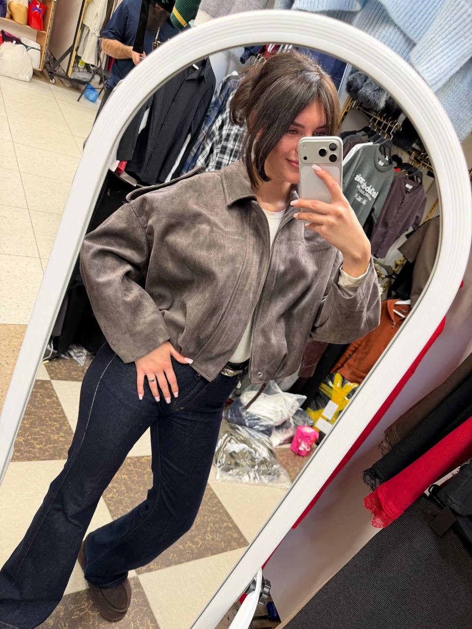 замшевая куртка,женская куртка,,женская замшевая куртка-бомбер,брюки джинсы