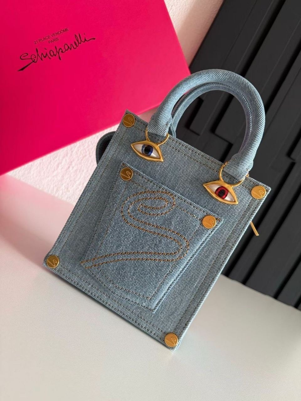 сумка-тоут schiaparelli,бархатная сумка для глаз schiaparelli premium sense demon,сумка schiaparelli,женская сумка schiaparelli,сумка