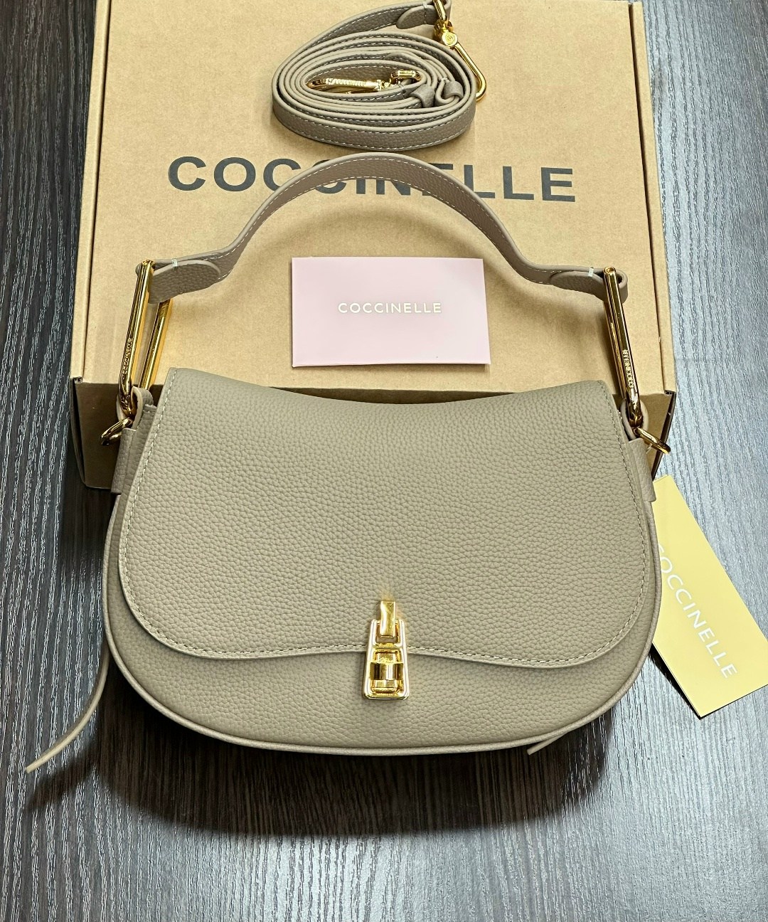 сумка coccinelle,женская сумка coccinelle,кожаные сумки coccinelle,сумка coccinelle кроссбоди,сумка на плечо coccinelle