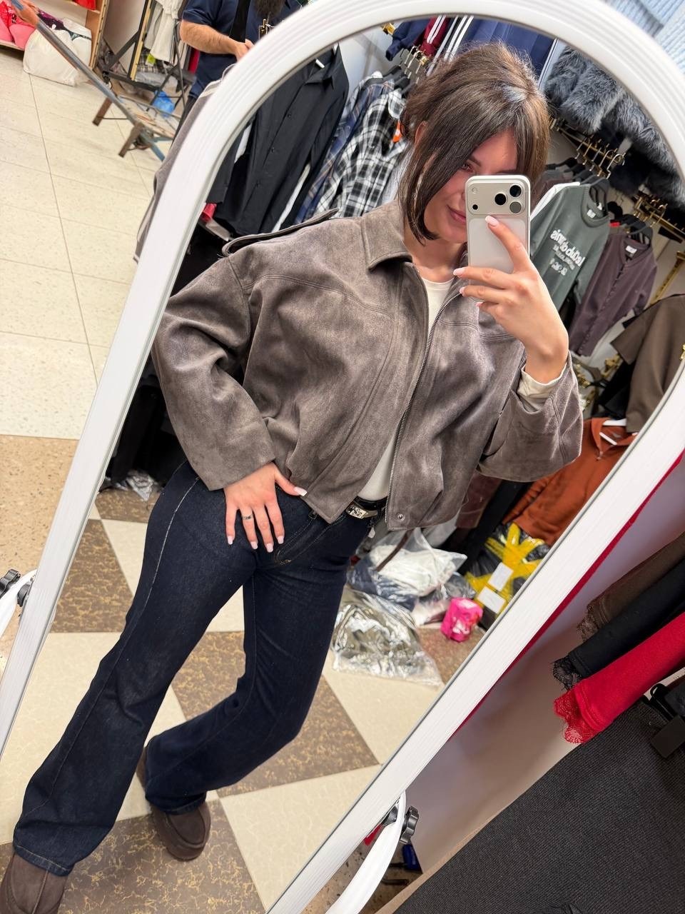 замшевая куртка,женская куртка,,женская замшевая куртка-бомбер,брюки джинсы