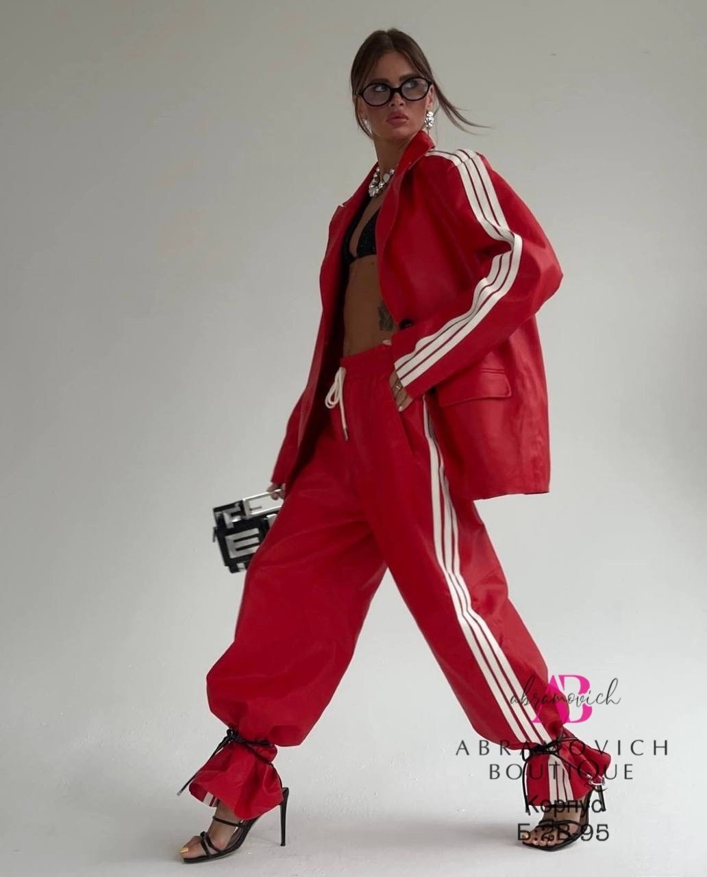 красные спортивные брюки adidas originals adicolor,красный костюм адидас,спортивные костюм,костюм женский,костюм