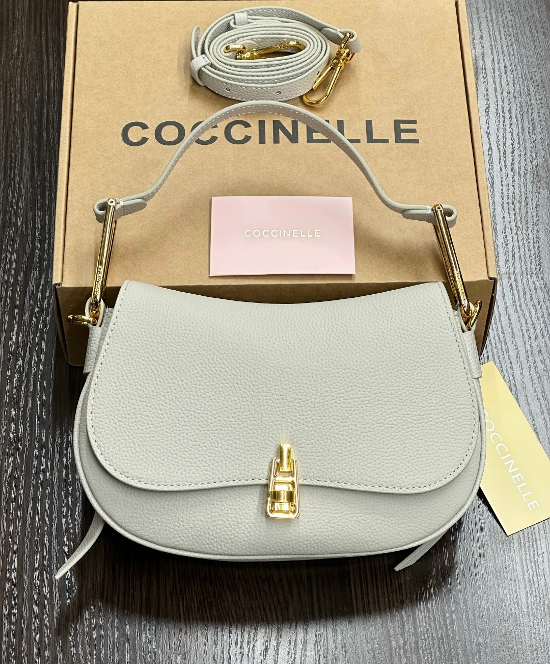 сумка coccinelle,женская сумка coccinelle,кожаные сумки coccinelle,сумка coccinelle кроссбоди,сумка на плечо coccinelle