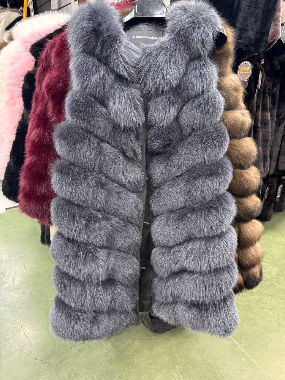 меховая жилетка,меховой жилет,женский жилет из натурального лисьего меха,жилет из песца,песцовая жилетка графит
