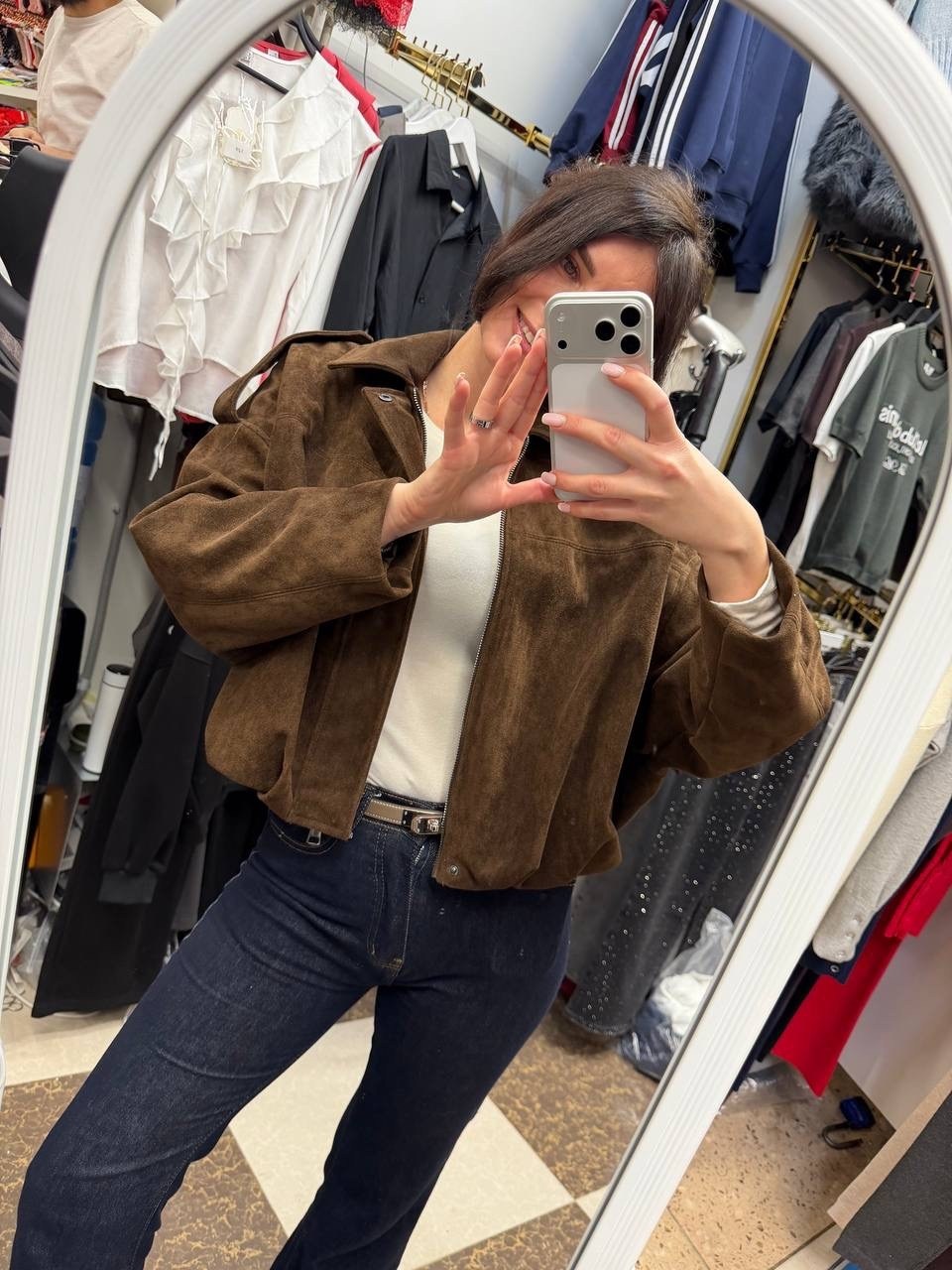 замшевая куртка,женская куртка,,женская замшевая куртка-бомбер,брюки джинсы