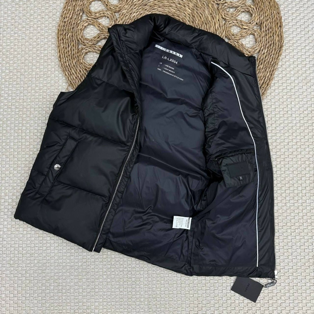 жилетка,жилетка монклер мужская,жилет кельвин кляйн мужской,жилет баленсиага,жилет