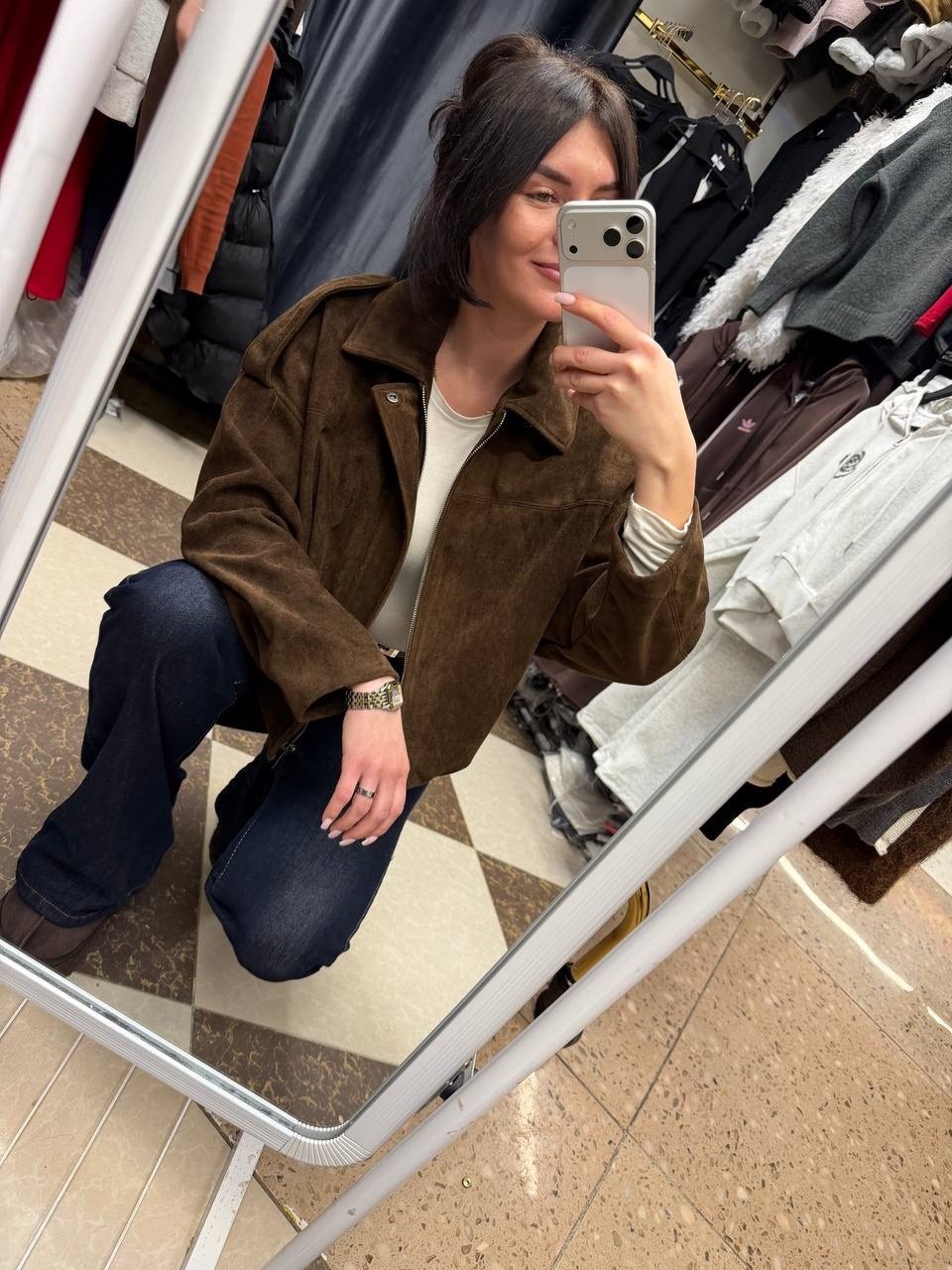 замшевая куртка,женская куртка,,женская замшевая куртка-бомбер,брюки джинсы