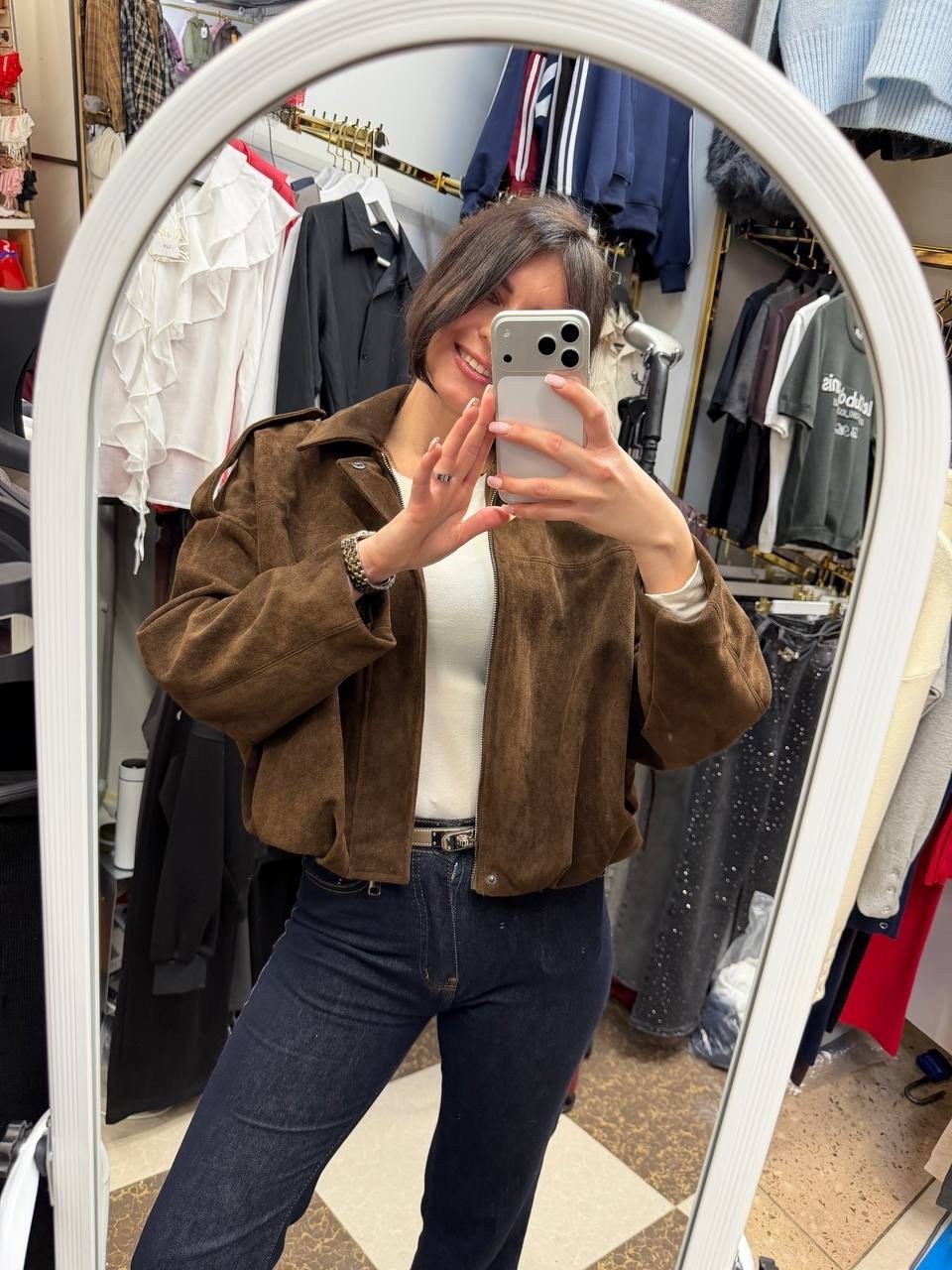 замшевая куртка,женская куртка,,женская замшевая куртка-бомбер,брюки джинсы