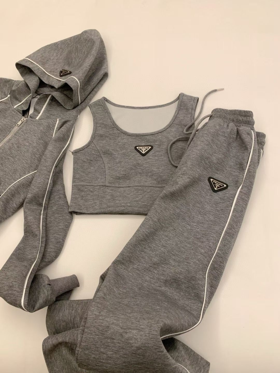 трикотажные костюмы,спортивные костюмы,костюм женский спортивный,женский костюм,костюм