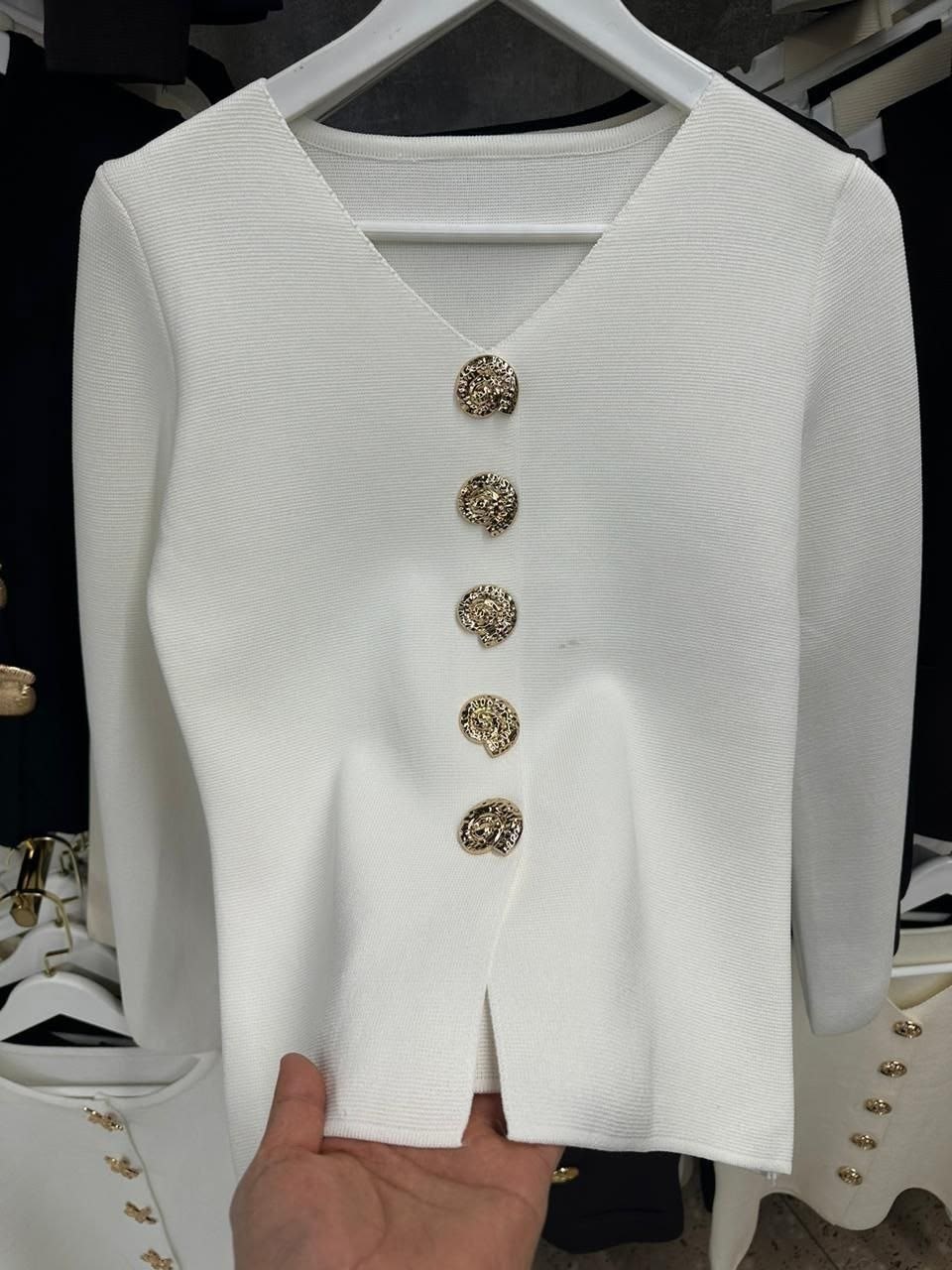 женская кофта,кофта женская модная,жакет для женщин,кардиган на пуговицах,женский кардиган с v-образным вырезом