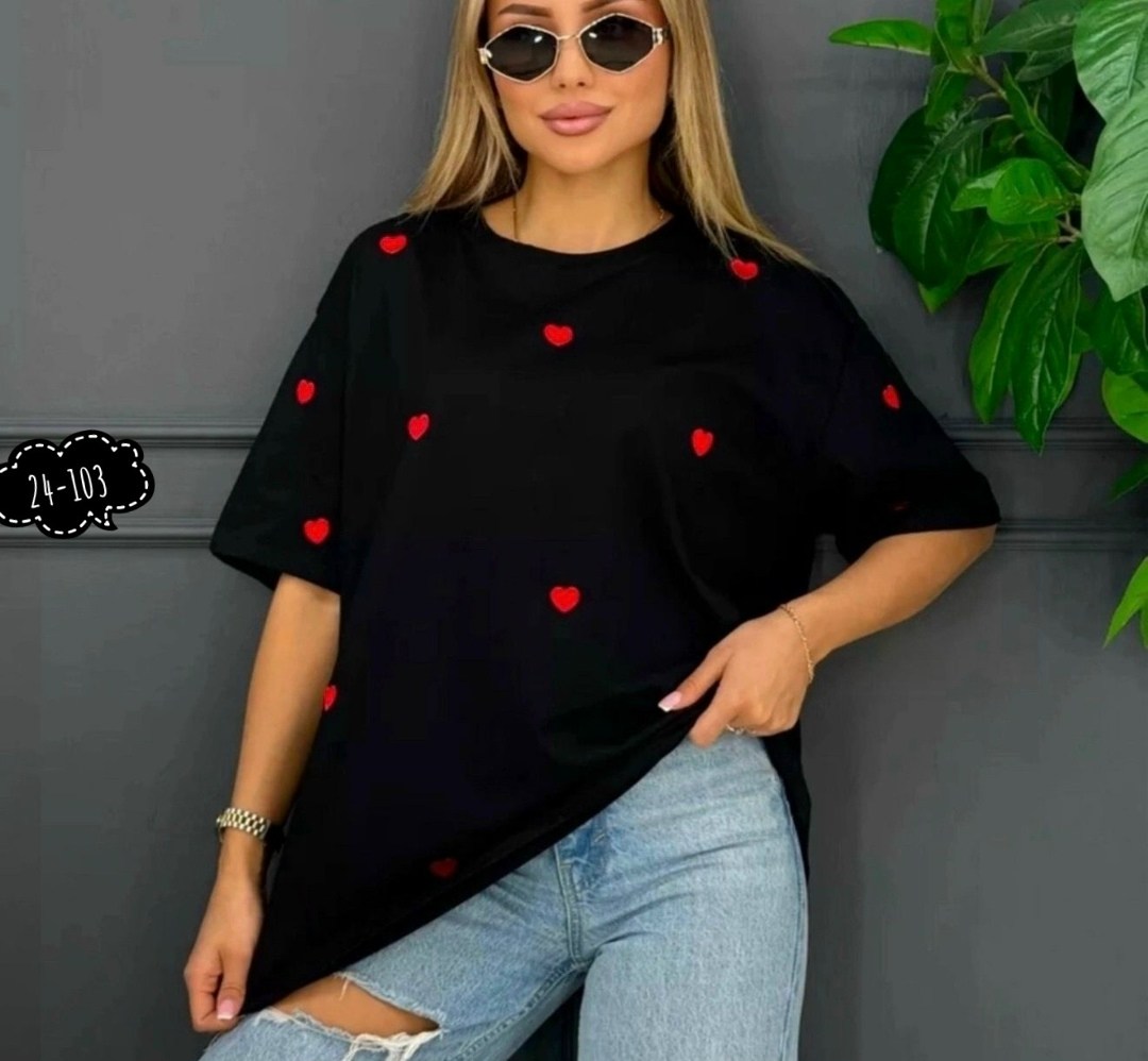 женская футболка оверсайз,футболки женская,футболка оверсайз с принтом сердечками,футболка оверсайз,футболка оверсайз с сердечком