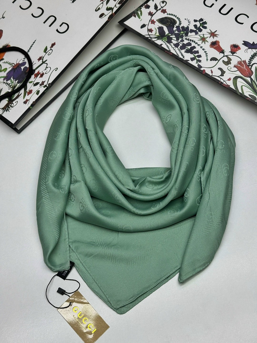 шелковый однотонный платок,платок женский однотонный 100*100 см арт. 1218461,платки шелковые,платок шелковый однотонный 90х90см romasi,платки шарф