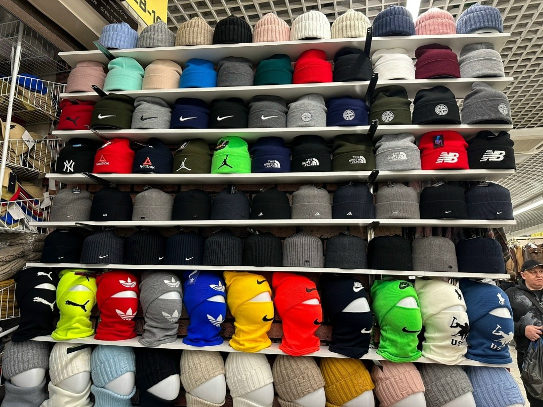 оборудование для магазина шапок,аксессуаров,магазин шапок,модная шапка,шапки