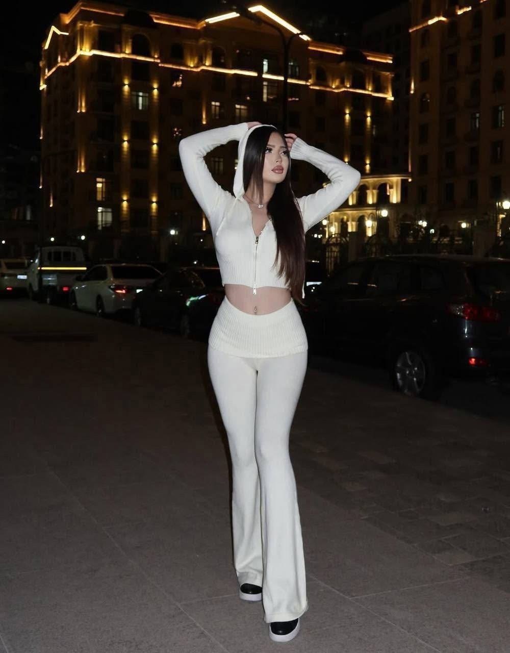 девушка,женский костюм,женские брюки клеш,стильные наряды,брюки с высокой талией