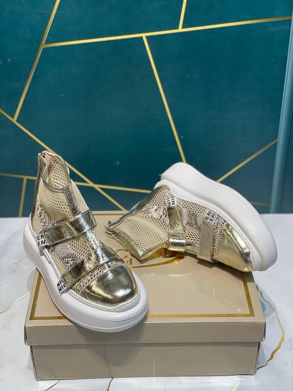 , женская,модная женская , спортивная,обуви