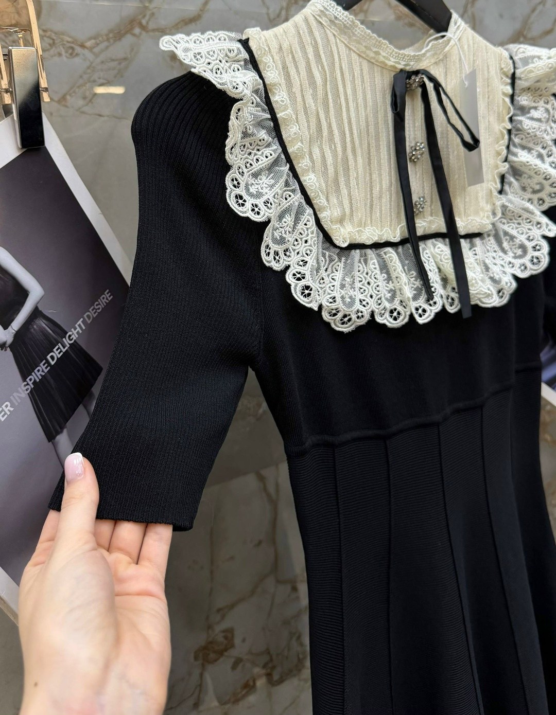 черное платье с белым воротником,платье с воротником,школьное платье с воротником,черное школьное платье с воротником,платье короткое черное с белым воротником vetka