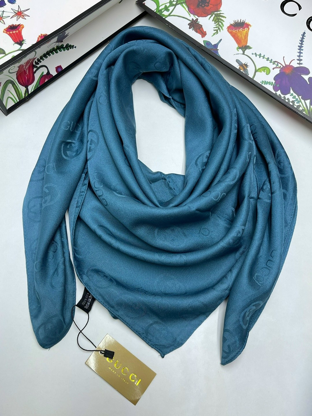 шелковый однотонный платок,платок женский однотонный 100*100 см арт. 1218461,платки шелковые,платок шелковый однотонный 90х90см romasi,платки шарф