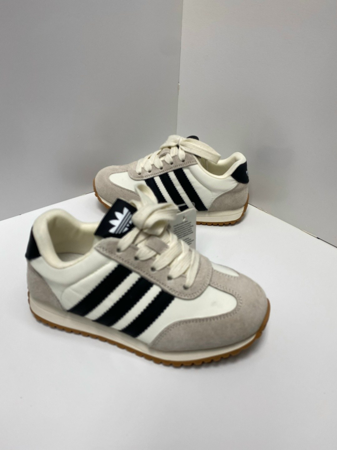 кроссовки адидас зеленые,кроссовки adidas,адидас иники зеленые,adidas originals кроссовки зеленые,