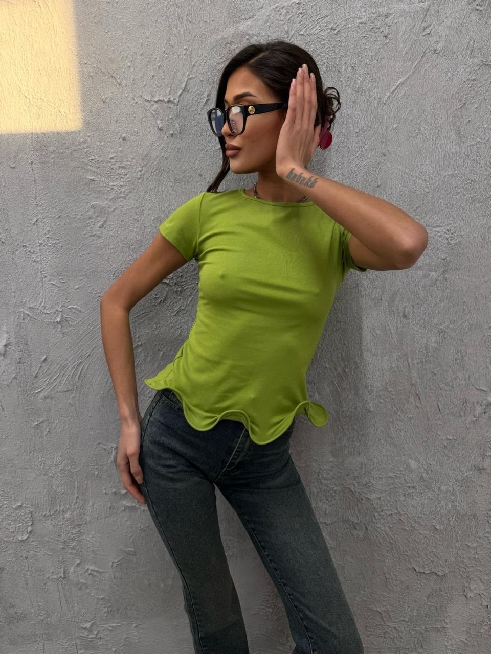 футболки женская,укороченная футболка женская,белая женская футболка,белая футболка,короткая футболка женская