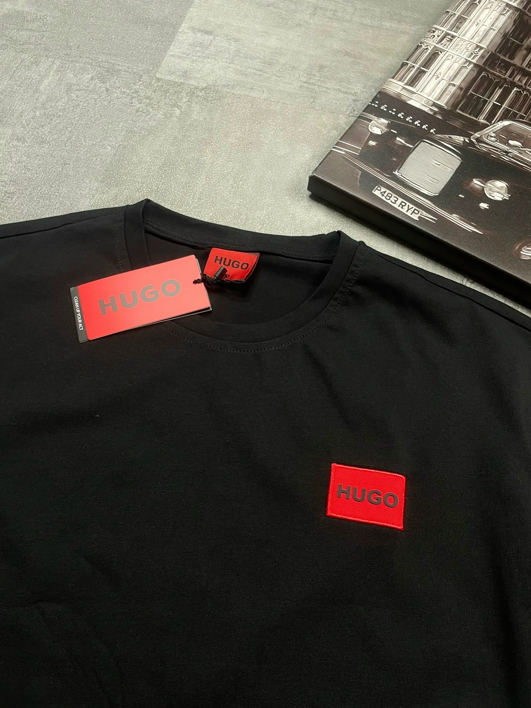 мужская футболка,футболка hugo,футболка hugo boss,мужская черная футболка,футболки для мужчин