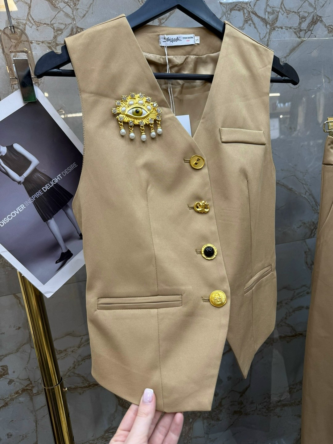 костюм с брюками,брючные костюмы женские,женские костюмы,брючный льняной костюм с жилеткой,костюм бежевый