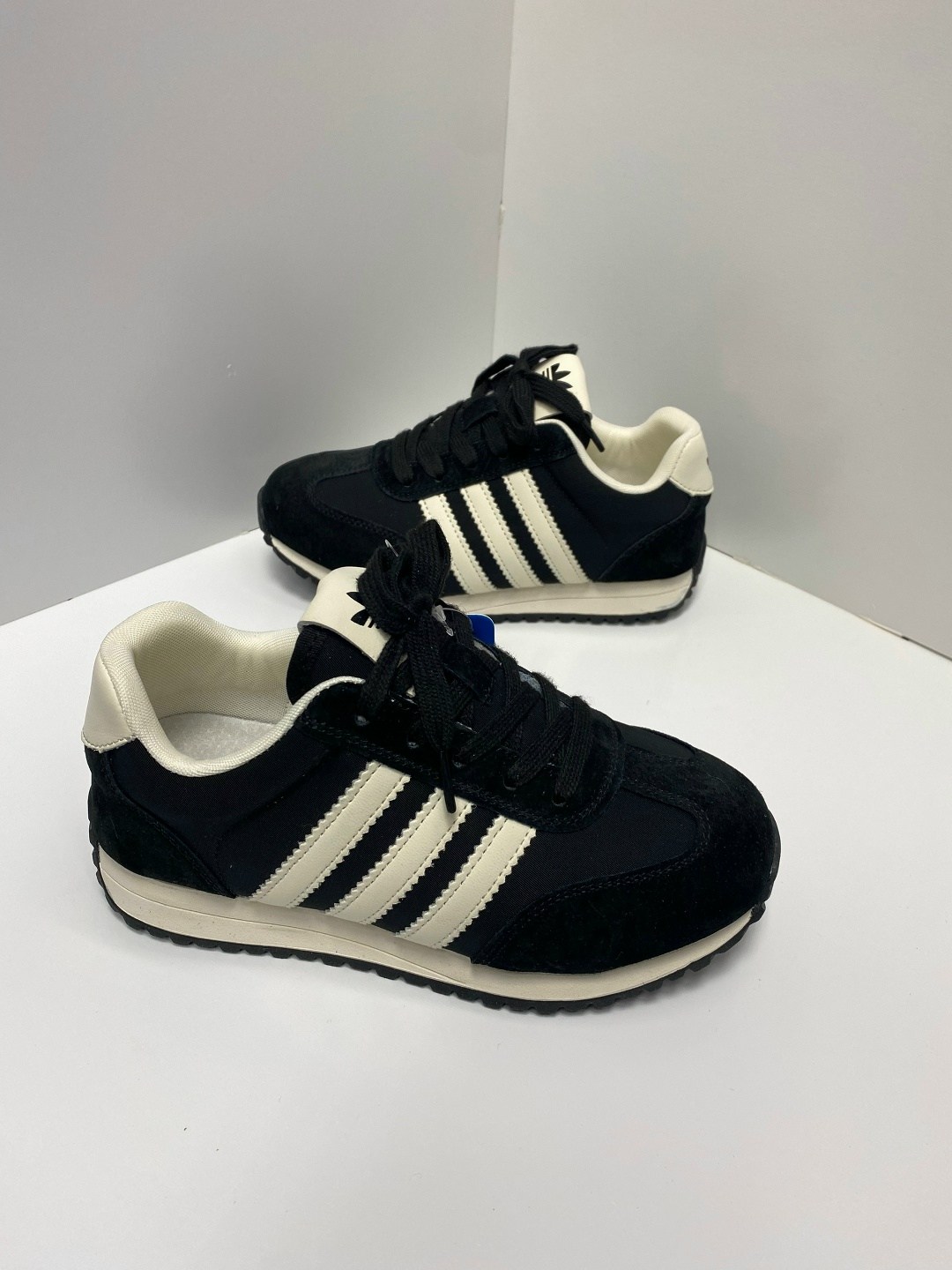 кроссовки адидас зеленые,кроссовки adidas,адидас иники зеленые,adidas originals кроссовки зеленые,