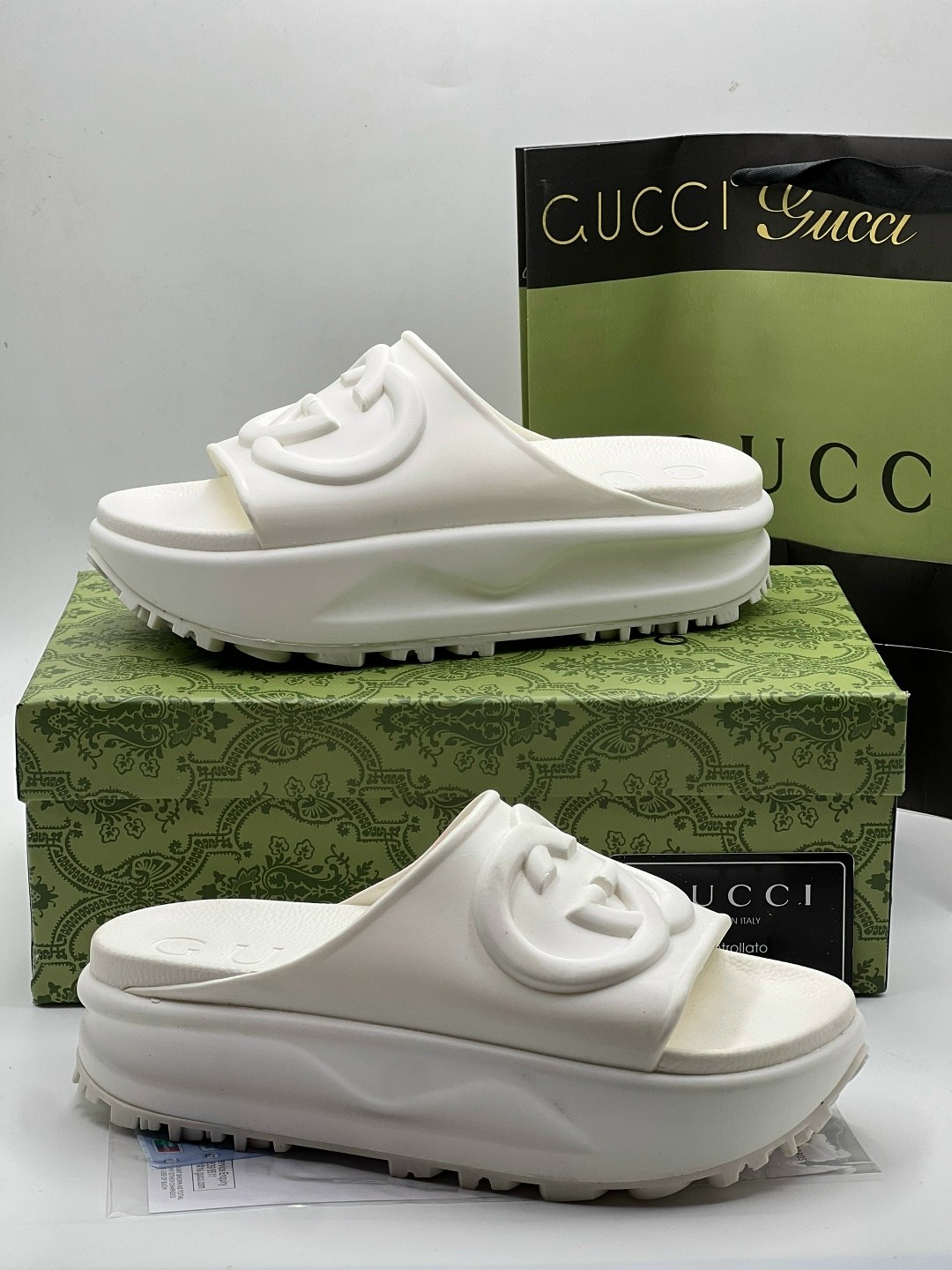 сланцы гуччи женские,шлепки гуччи женские,шлепки гуччи,тапочки модные,шлепки gucci женские белые