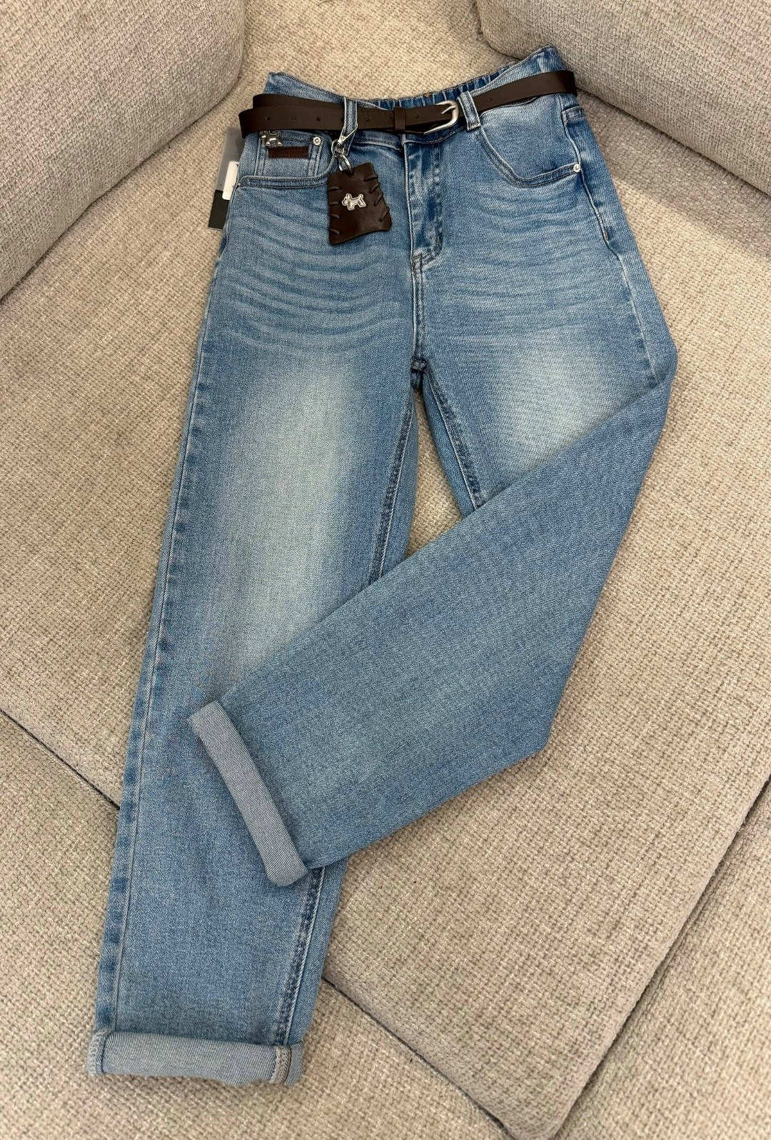 женские джинсы,джинсы модные,джинсы мом,модные джинсы мом,стильные джинсы